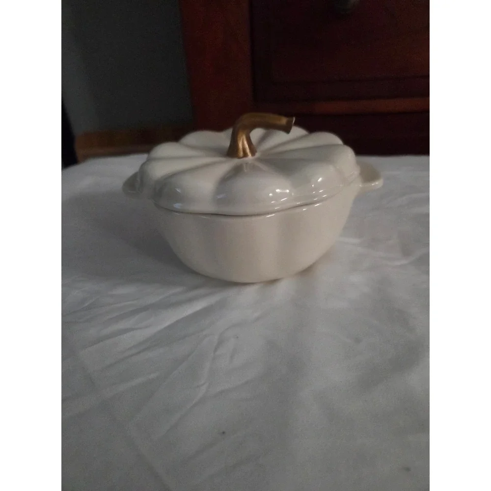 Pioneer Woman Pumpkin Cocotte Linen White Stoneware 13.5oz Mini Baker Gold Stem